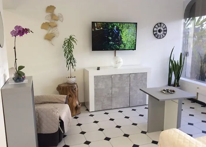 Maison Avec Piscine Au Port 52 M² Calme Et Agreable